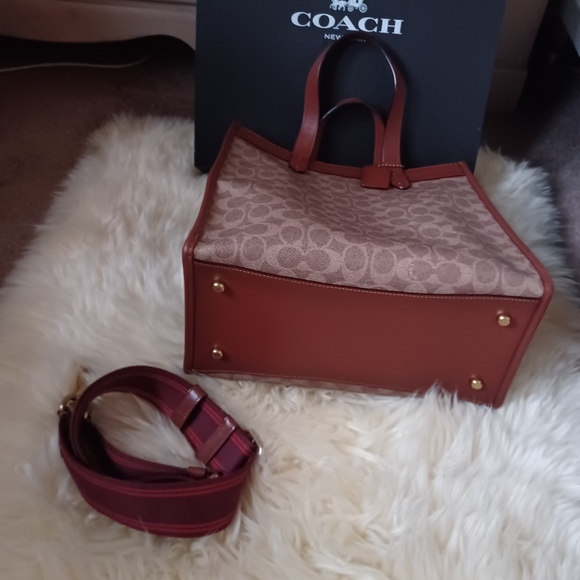 EUC, Coach Field Tote - Picture 8 of 13